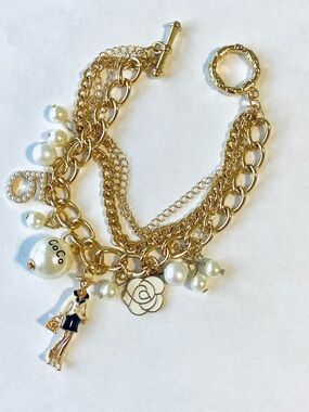 Fun Number 5 Pearl bracelet